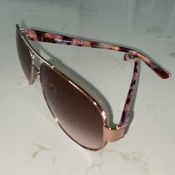 Tory Burch Rose Gold-Tone Aviator w/ Gradient Lens with case - Picture 3 of 7